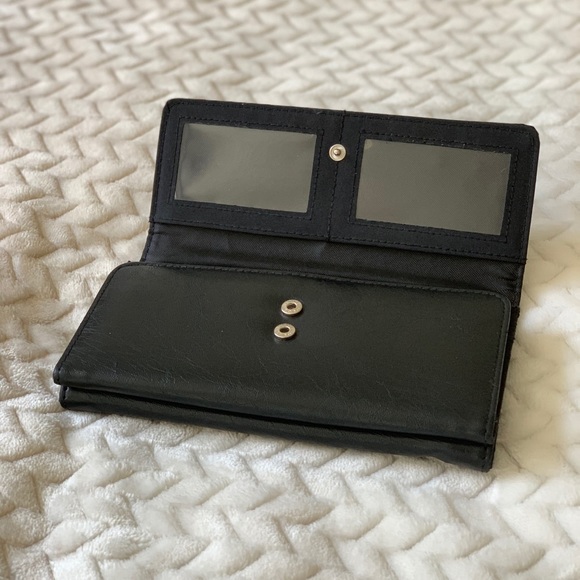 ✅SOLD✅ Reaction kenneth cole black wallet - Picture 2 of 7